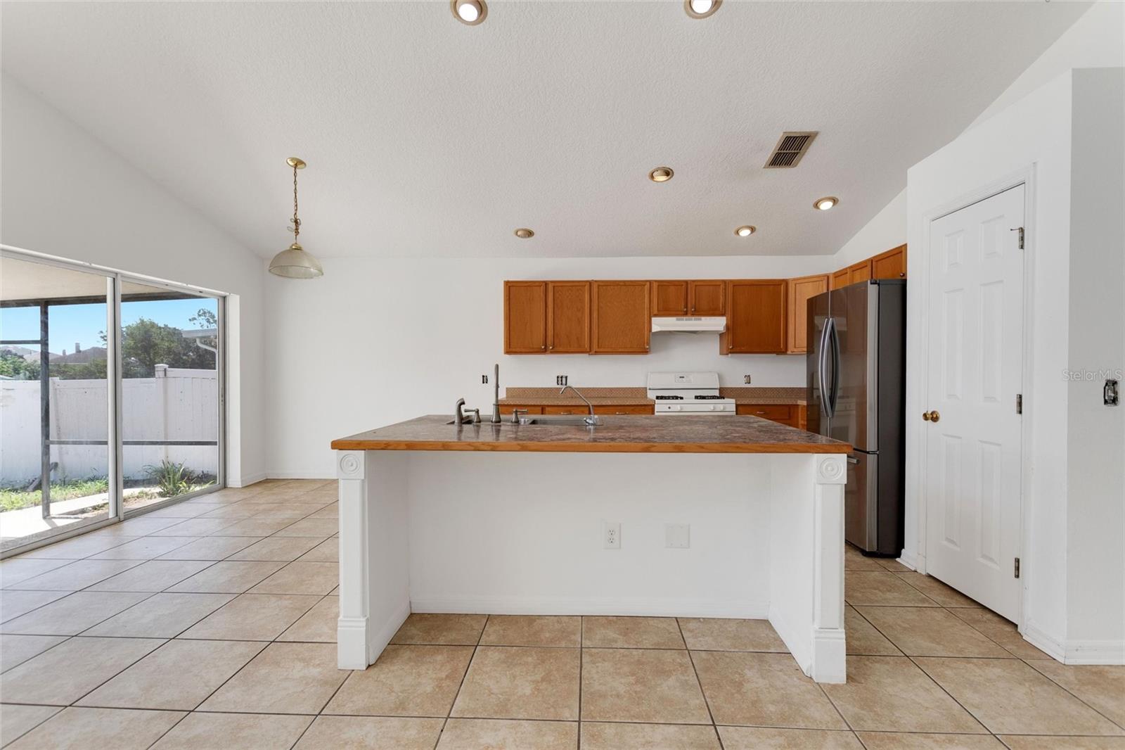 844 Berwick Dr Property Photo 12