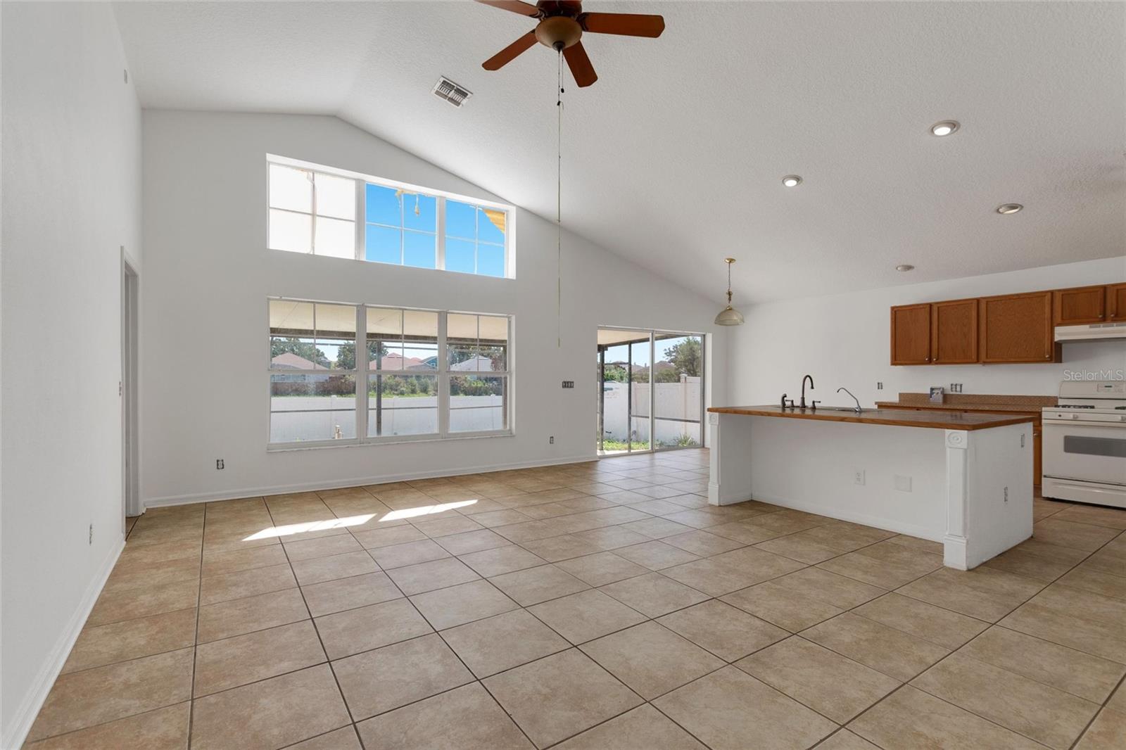 844 Berwick Dr Property Photo 15