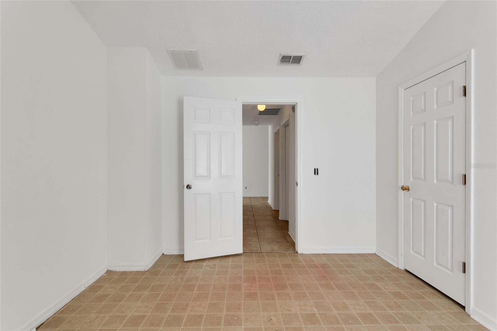 844 Berwick Dr Property Photo 17