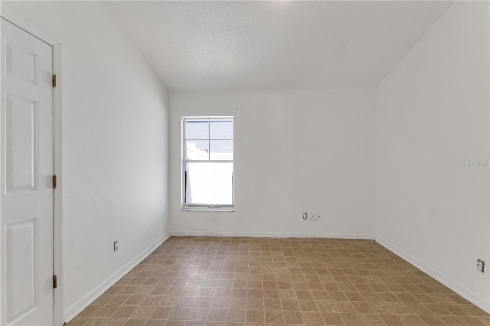 844 Berwick Dr Property Photo 18