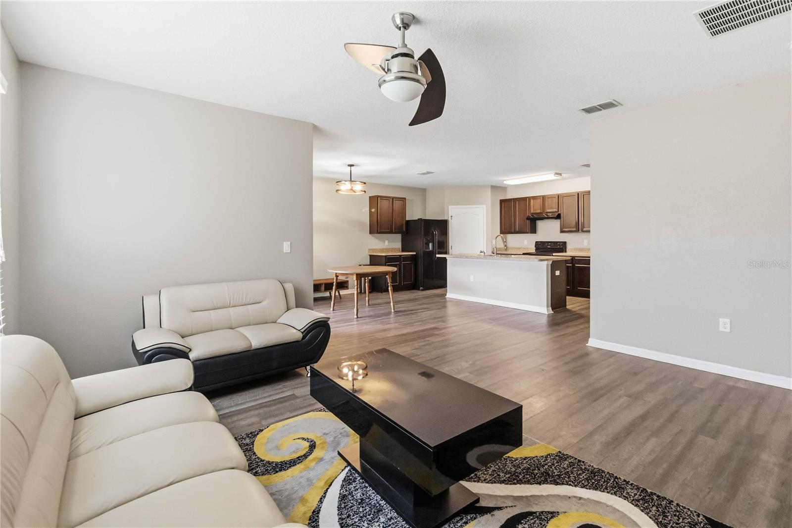 2318 Sequoia Way Property Photo 6