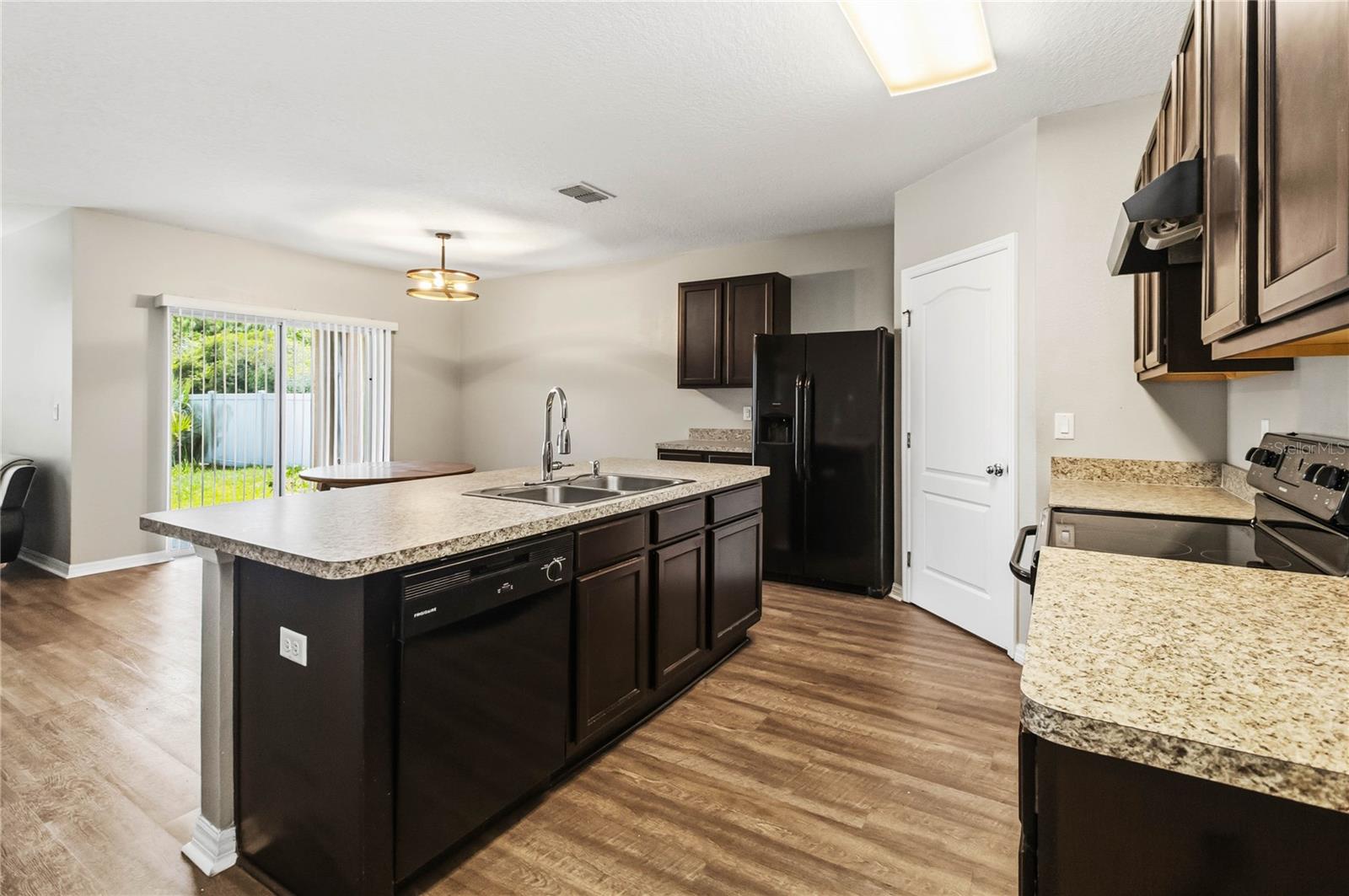 2318 Sequoia Way Property Photo 7