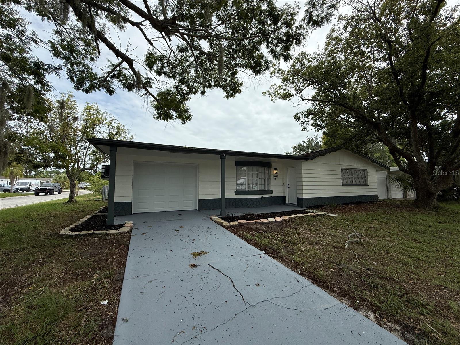 3019 LLOYD DR Property Photo 1