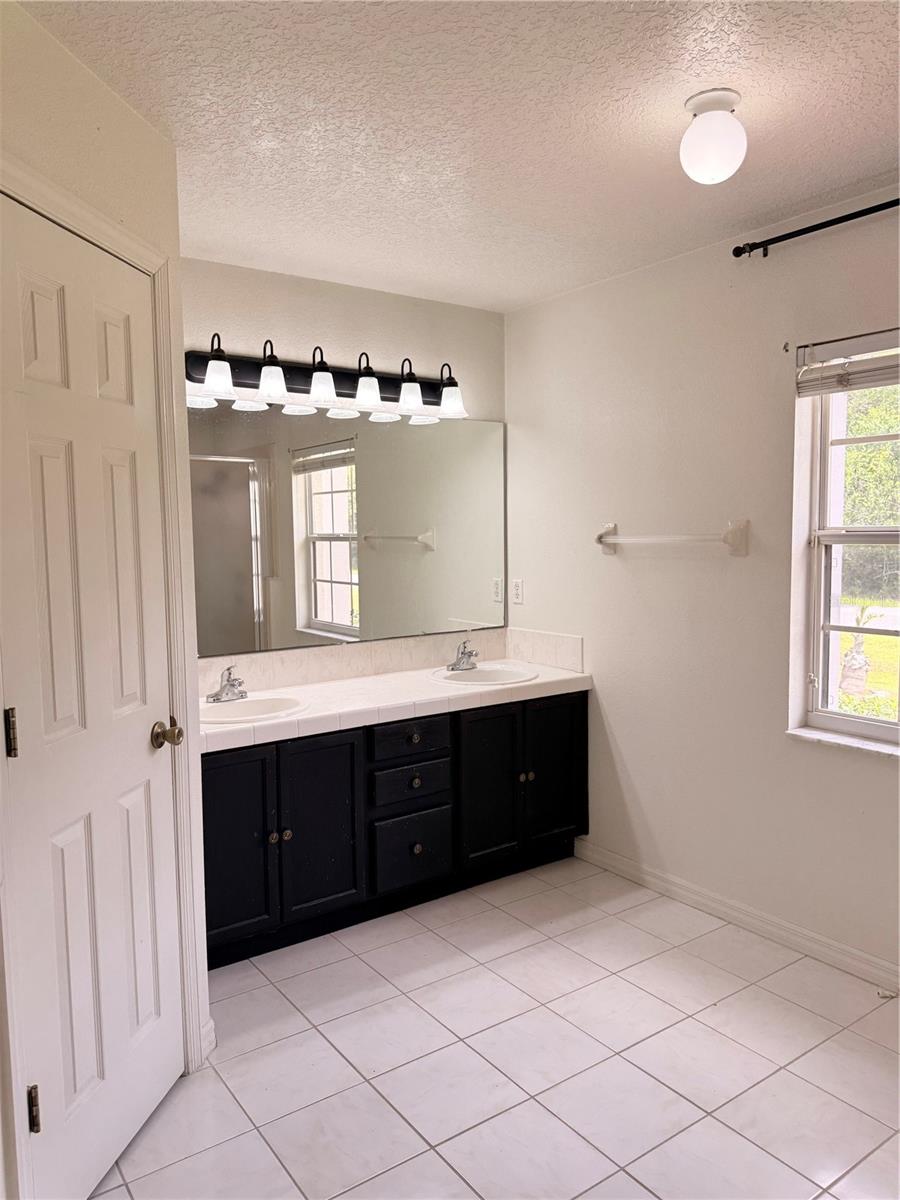3010 Victoria Dr Property Photo 30