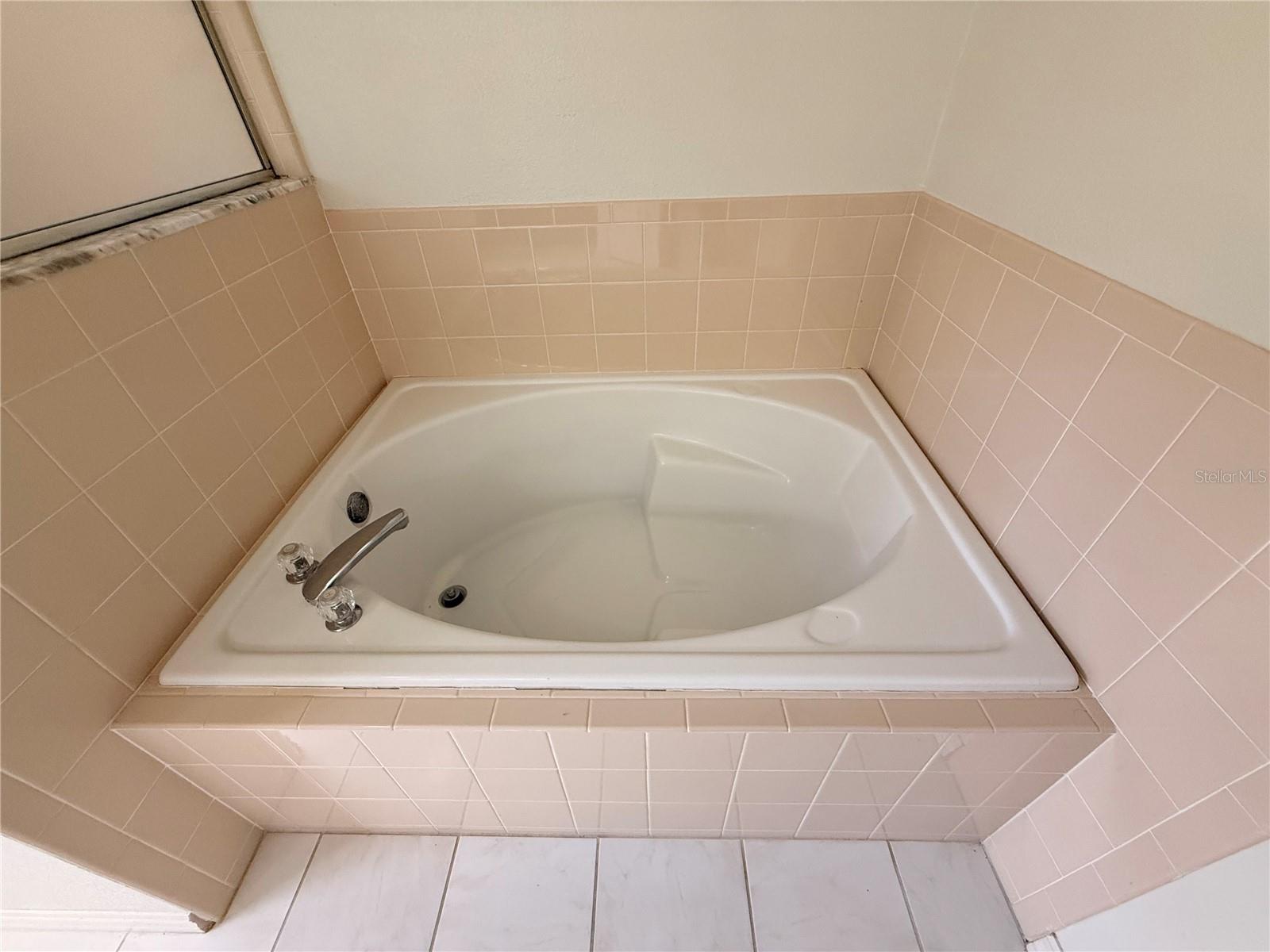 3010 Victoria Dr Property Photo 32