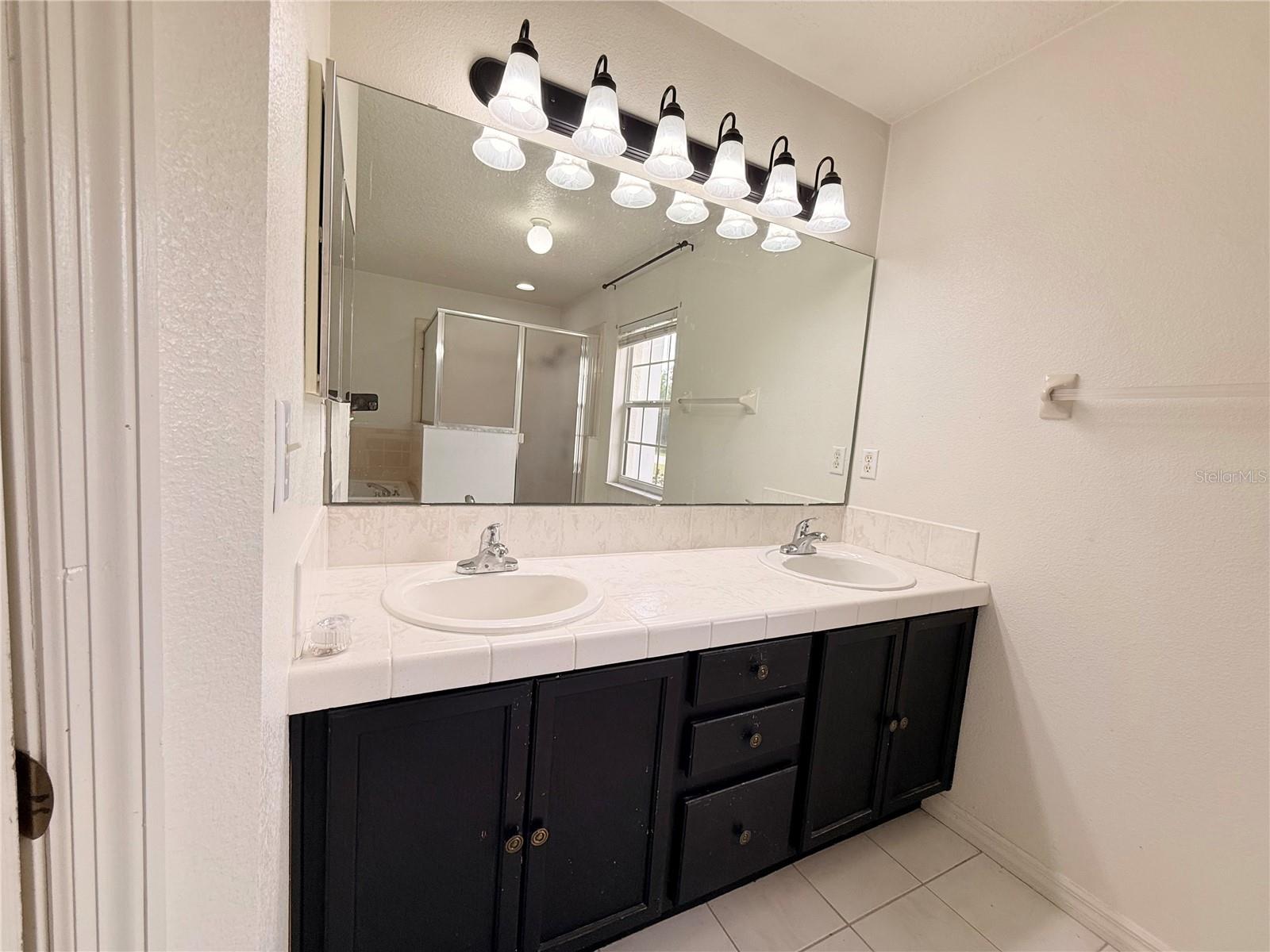3010 Victoria Dr Property Photo 33