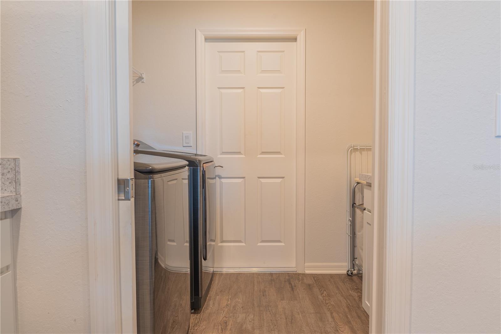 909 Montgomery Ln Property Photo 12