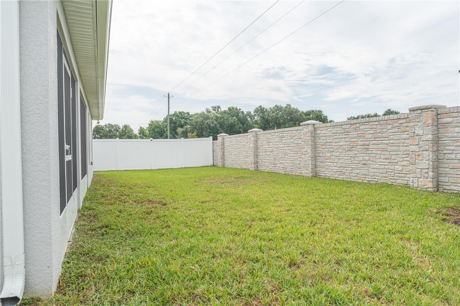 909 Montgomery Ln Property Photo 28