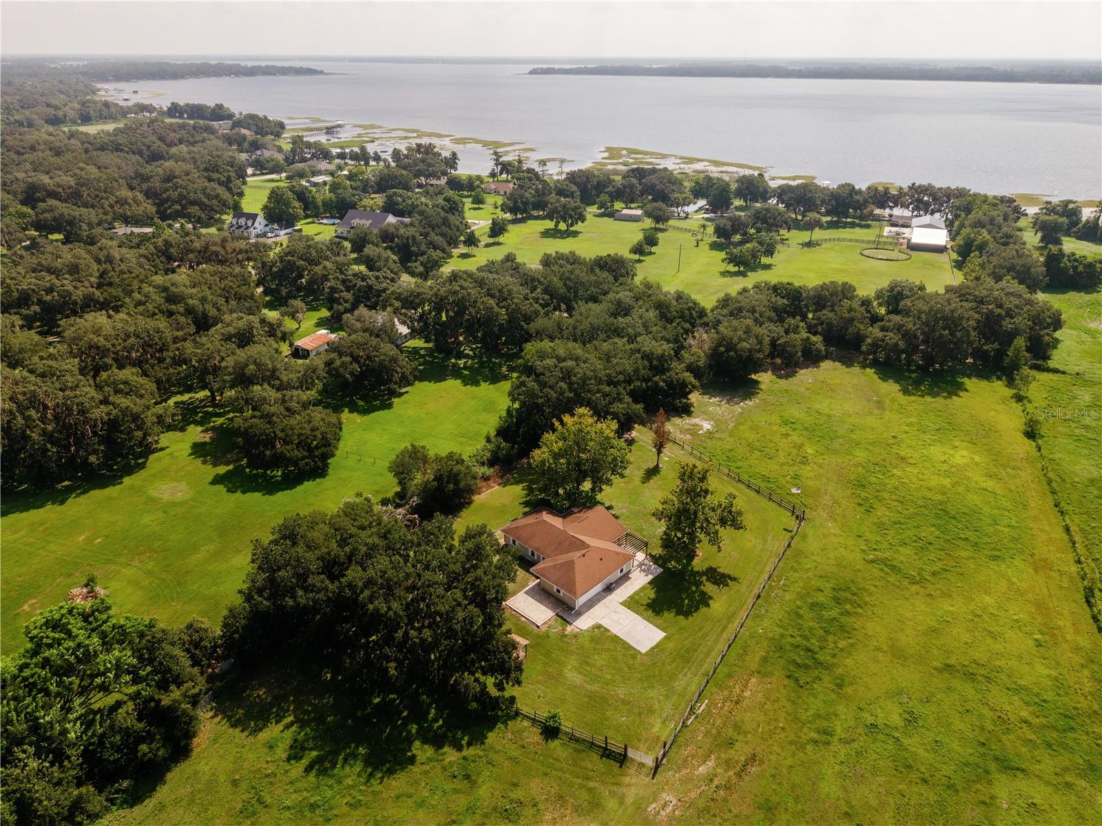 3430 WESTSHORE DR Property Photo 1