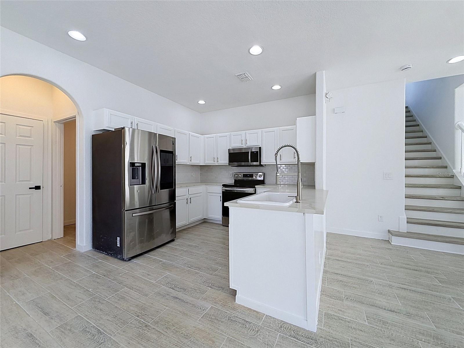 16710 Caribbean Breeze Way Property Photo 5
