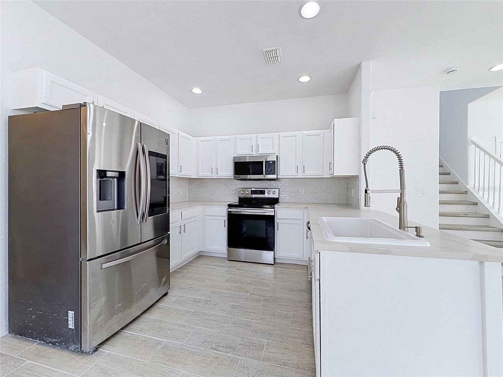 16710 Caribbean Breeze Way Property Photo 6