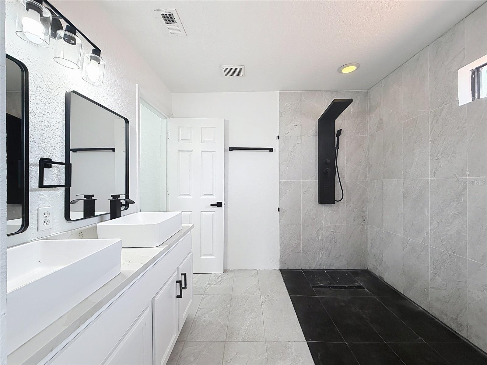 16710 Caribbean Breeze Way Property Photo 9