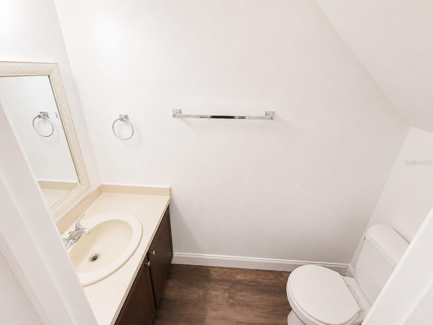 202 Eden Ln #b Property Photo 7