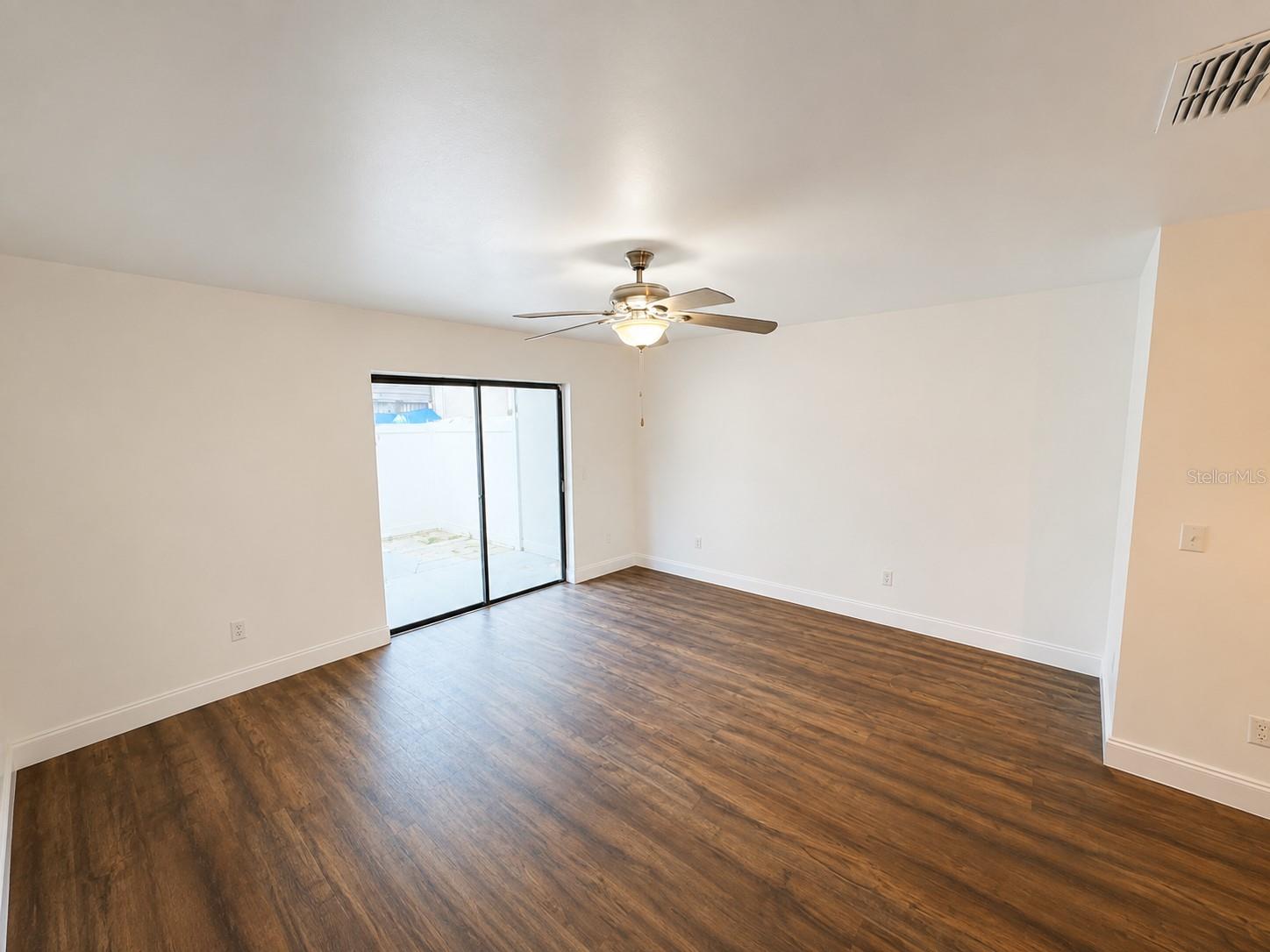 202 Eden Ln #b Property Photo 8
