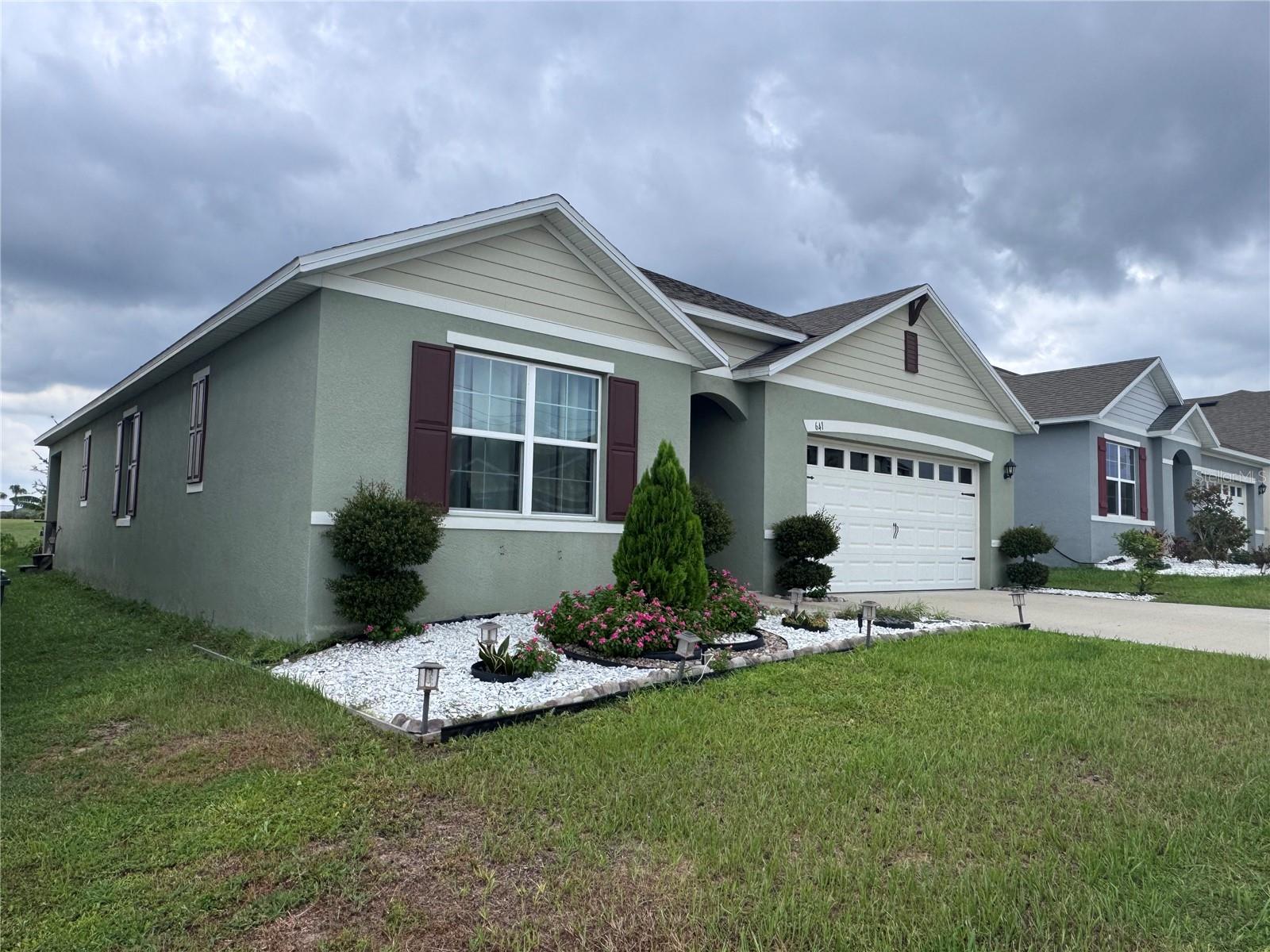641 Griffon Ave Property Photo 4