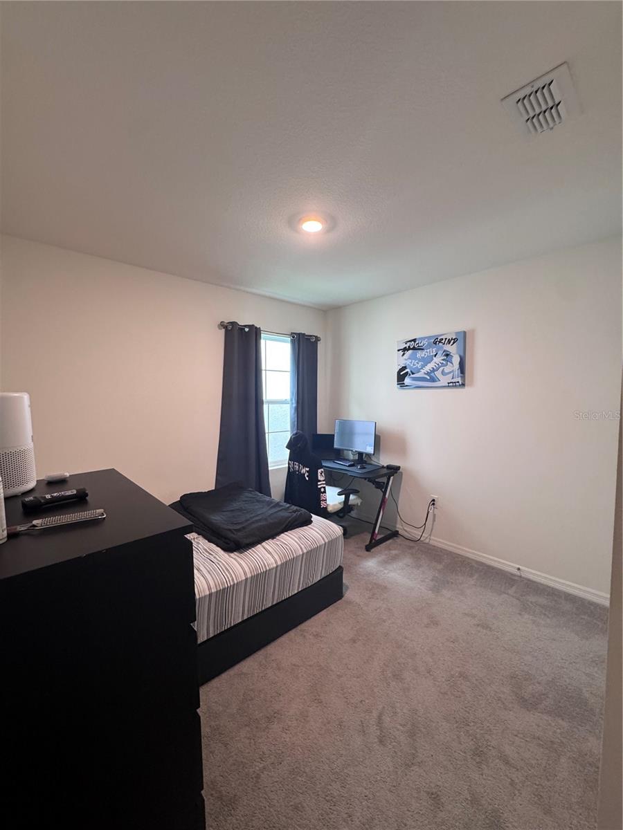 641 Griffon Ave Property Photo 15