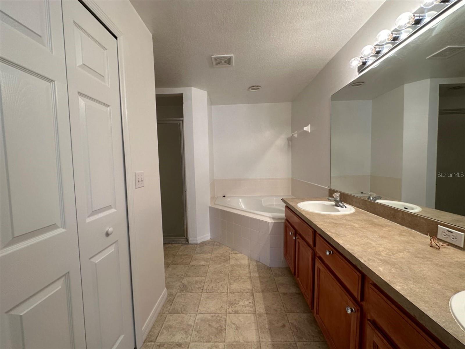 2932 Foraker Way Property Photo 27