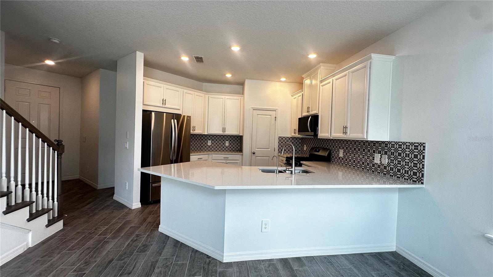 1025 Pando Loop Property Photo 3