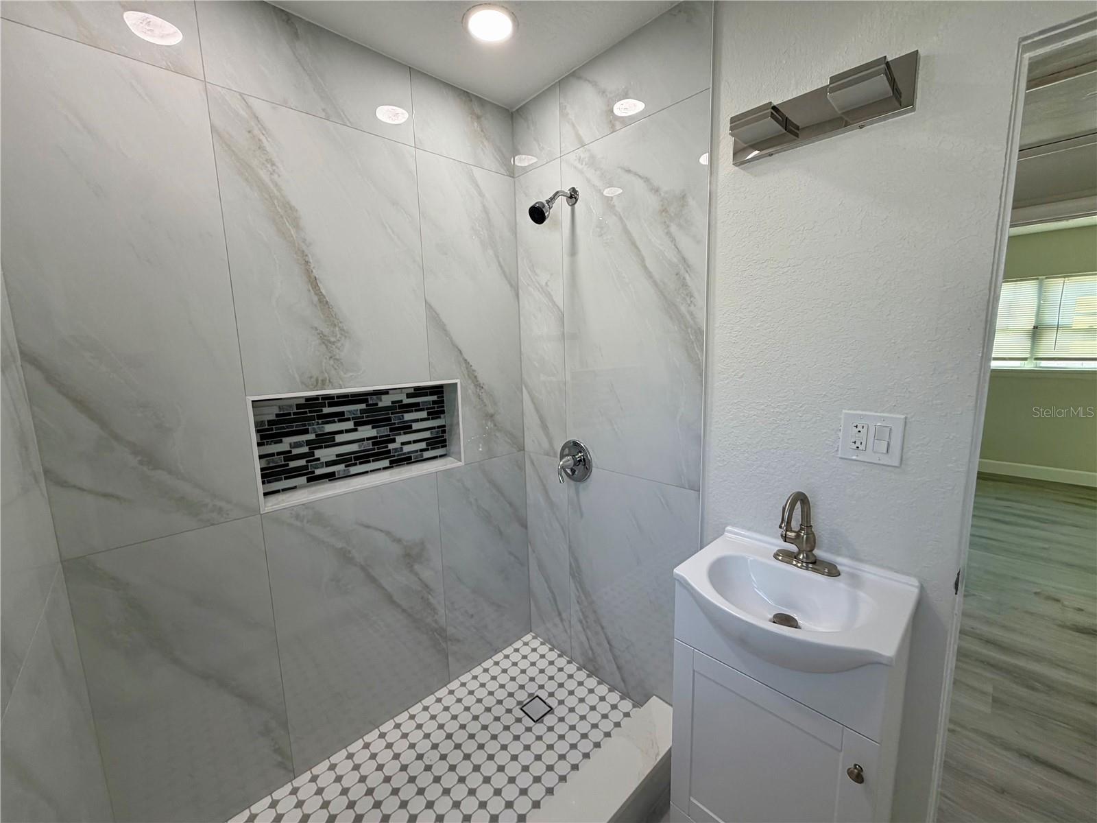 706 Romano Ave Property Photo 14