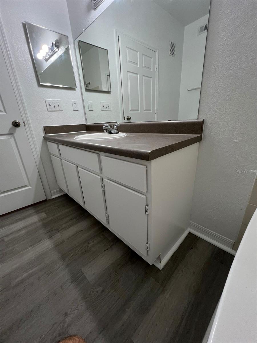 5963 Westgate Dr #1414 Property Photo 5
