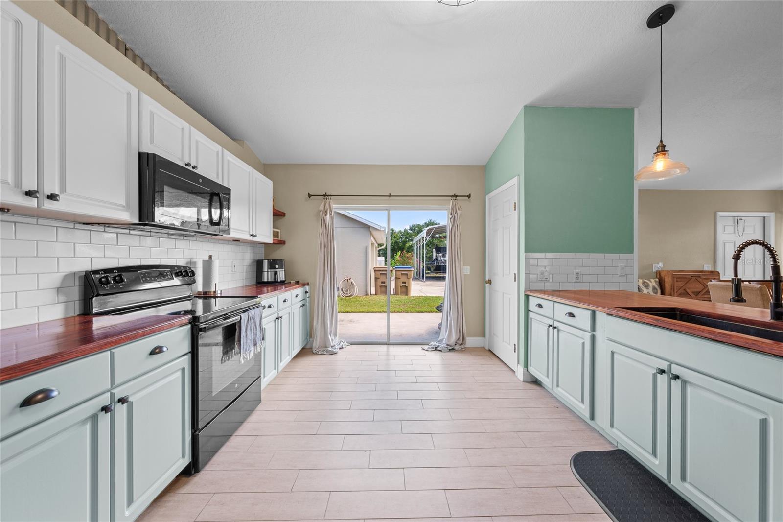 4865 Meadow Dr Property Photo 4