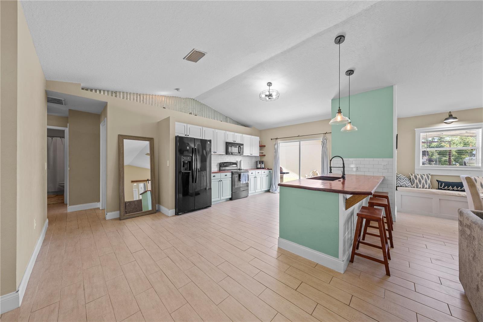 4865 Meadow Dr Property Photo 5