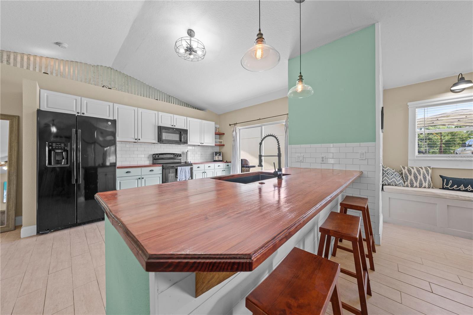 4865 Meadow Dr Property Photo 6