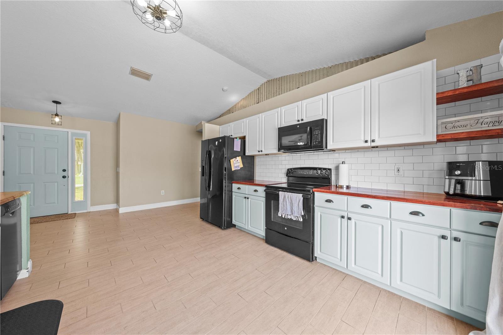 4865 Meadow Dr Property Photo 7