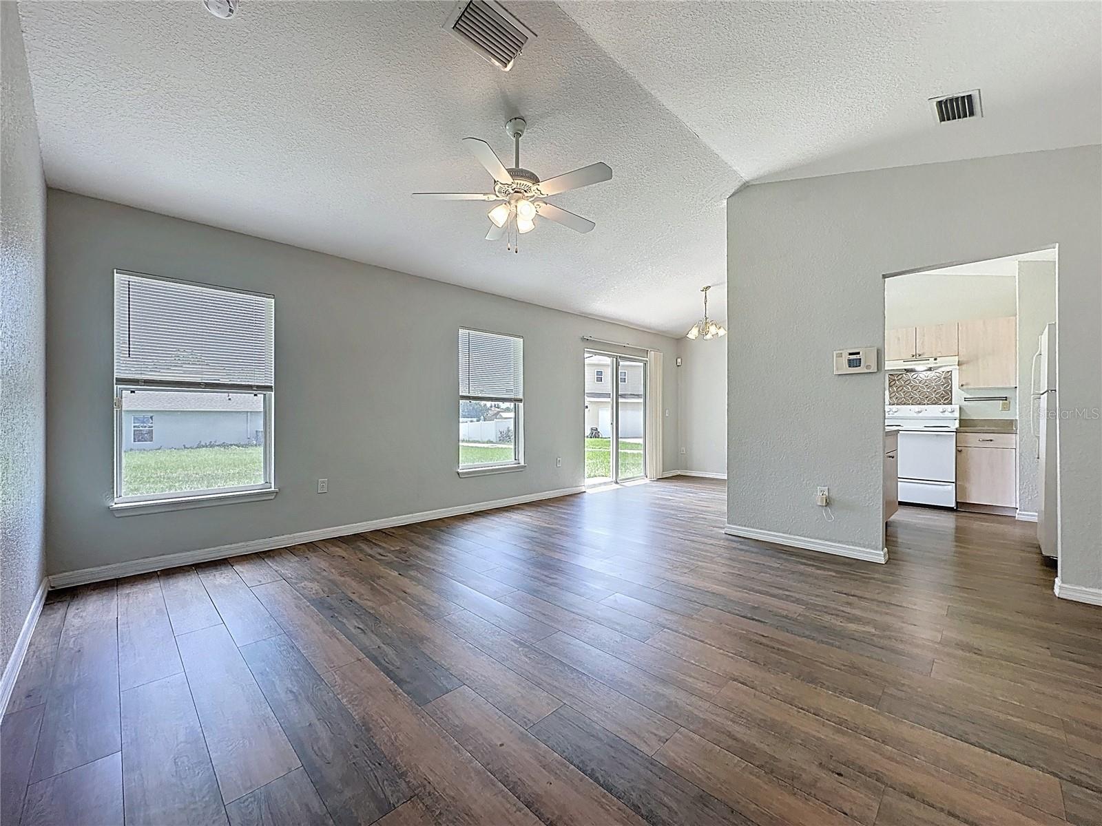 424 Danube Way Property Photo 5