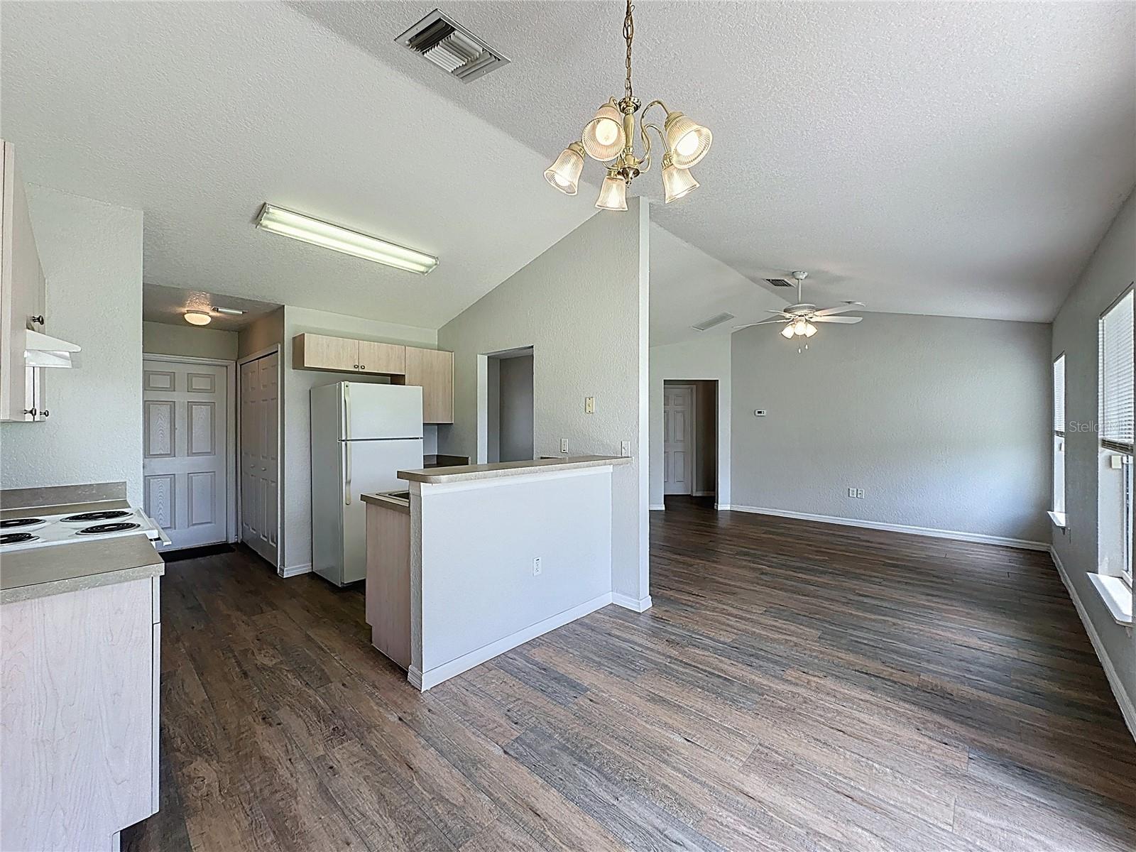424 Danube Way Property Photo 8