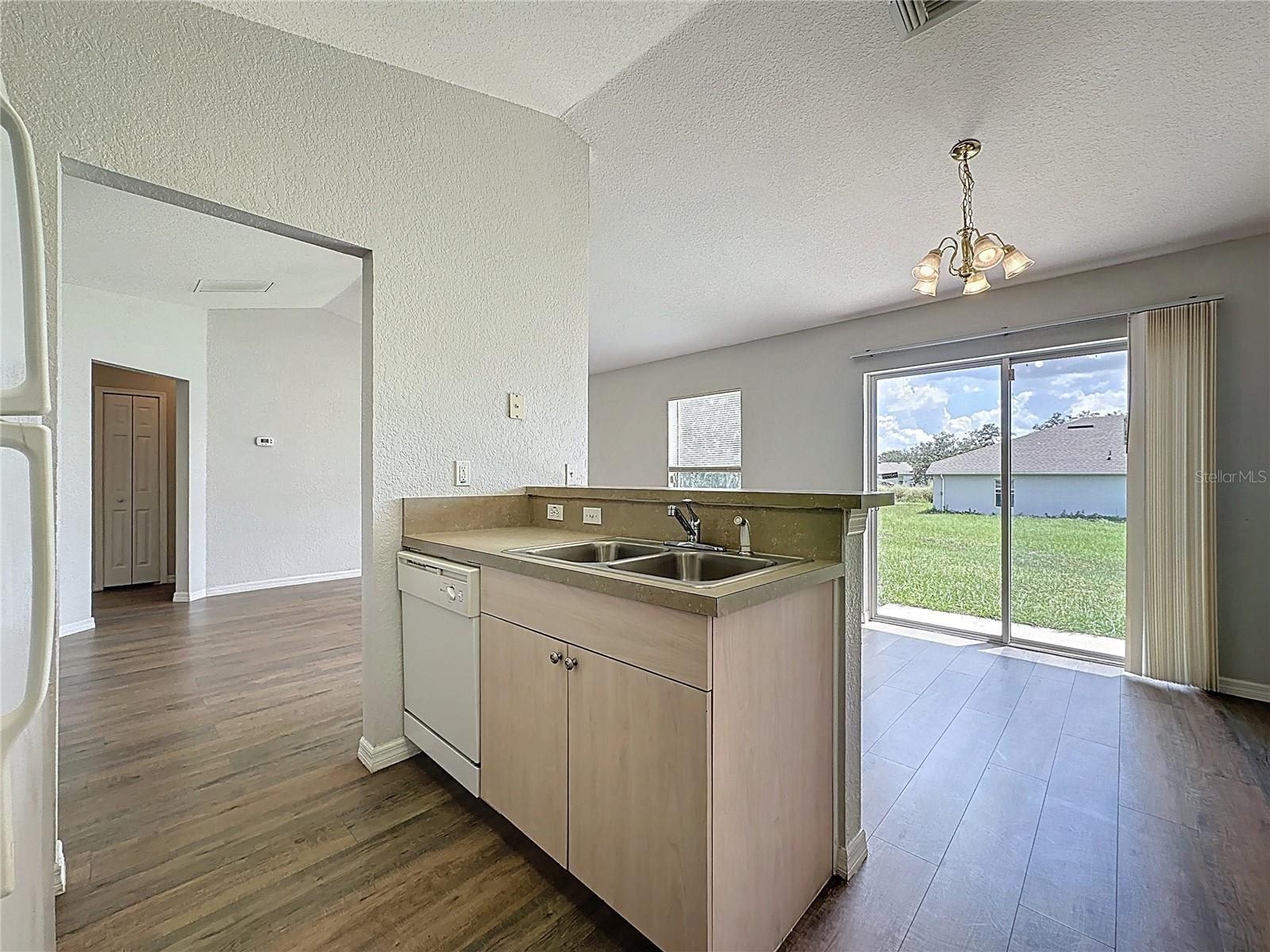 424 Danube Way Property Photo 10