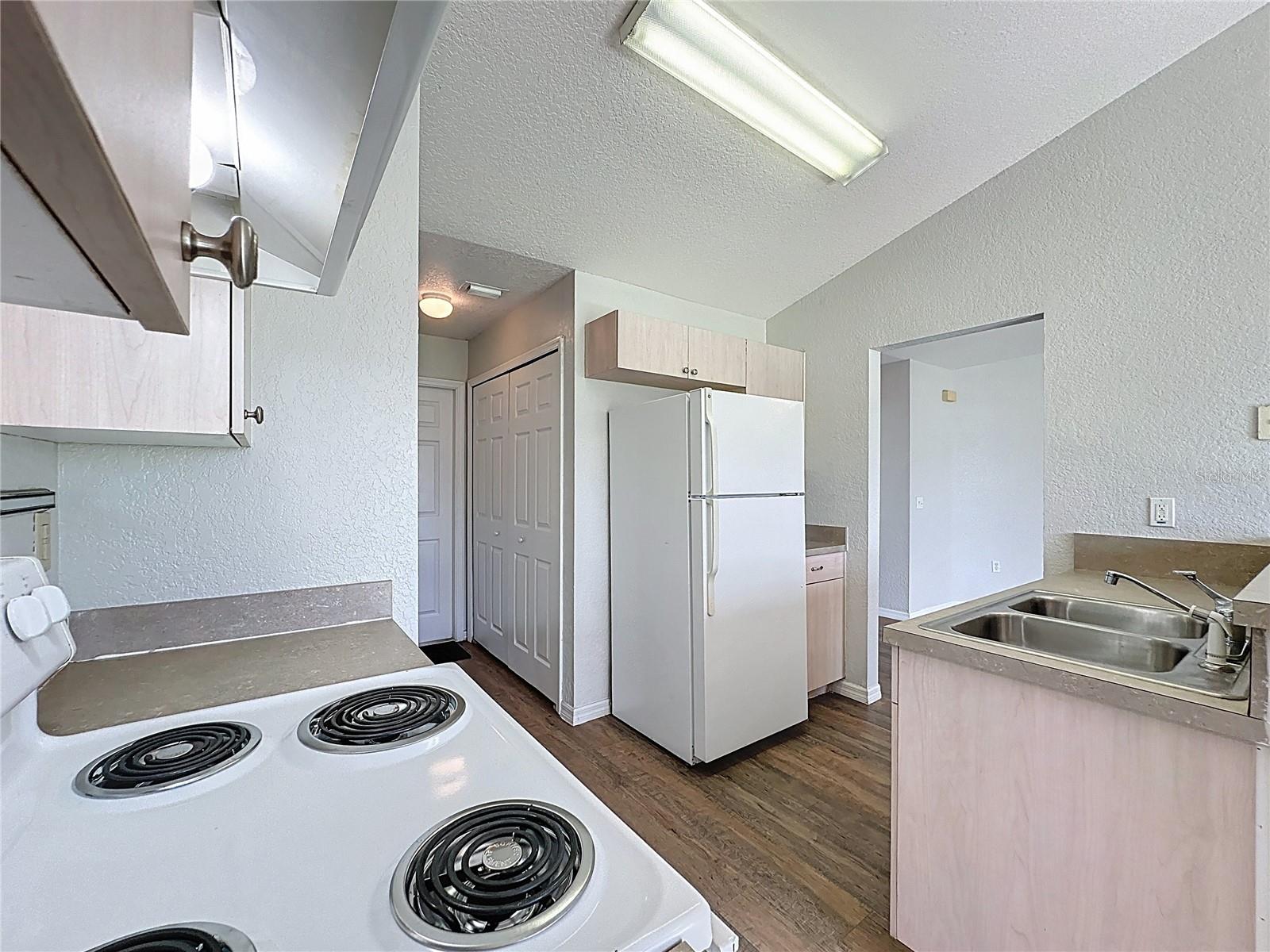 424 Danube Way Property Photo 12