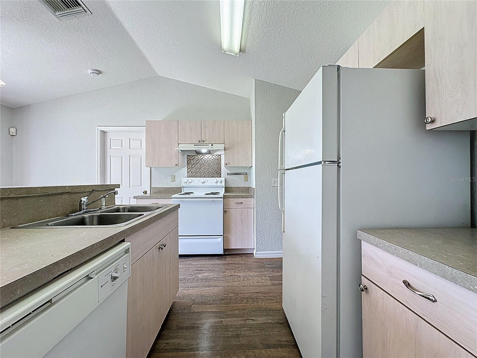 424 Danube Way Property Photo 13