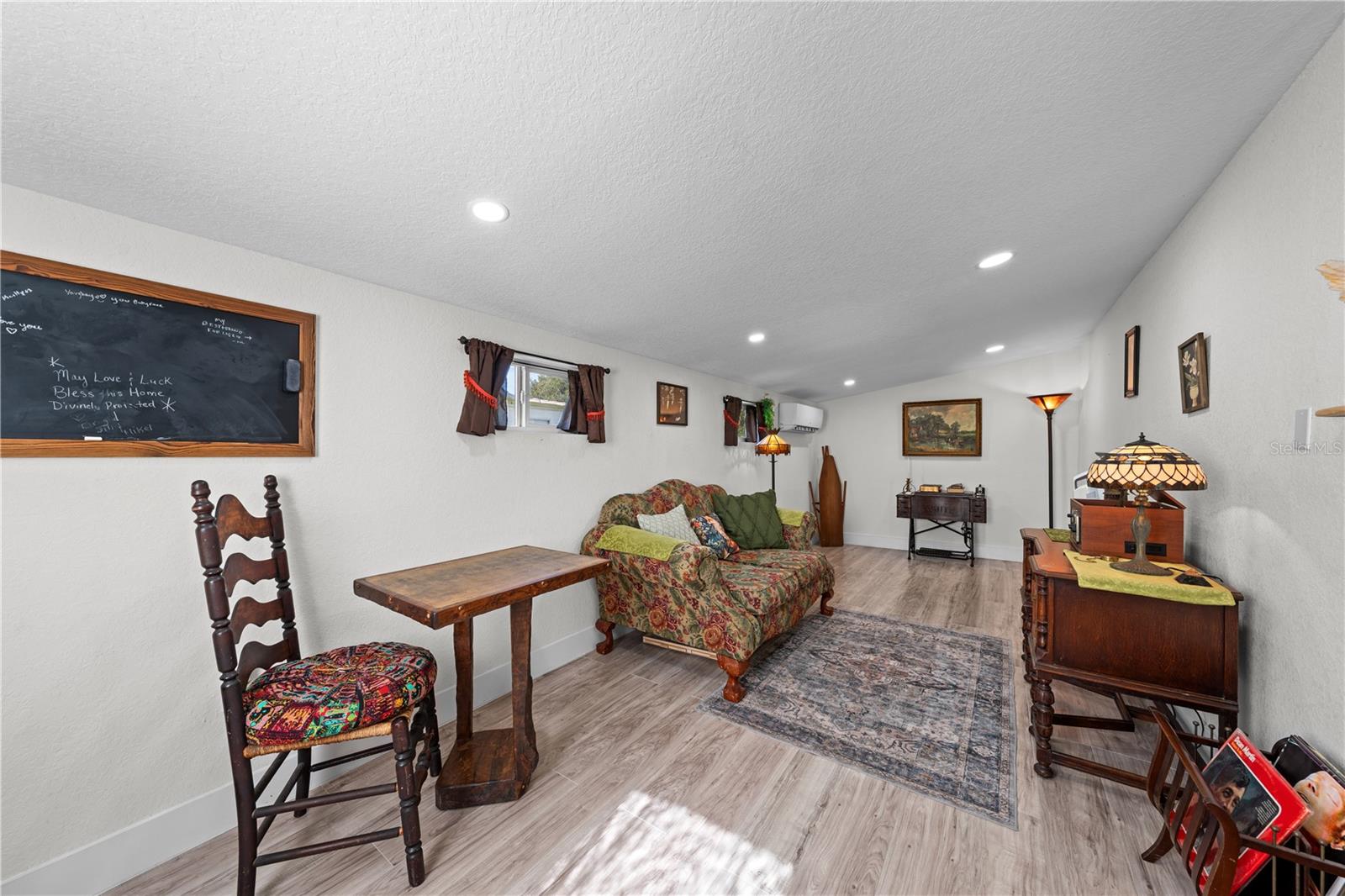 1726 Missouri Ave Property Photo 3