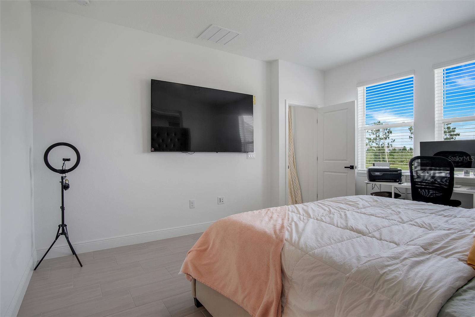 18863 Rawson St Property Photo 23
