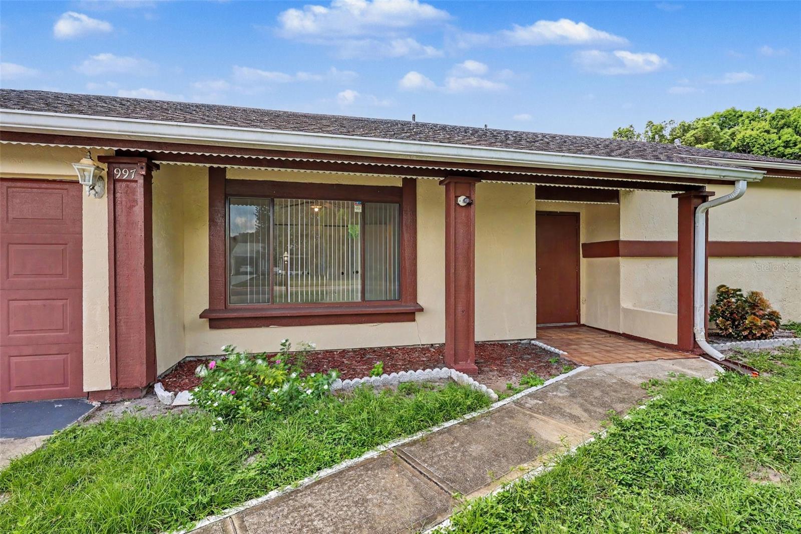 997 Mariposa Dr Ne Property Photo