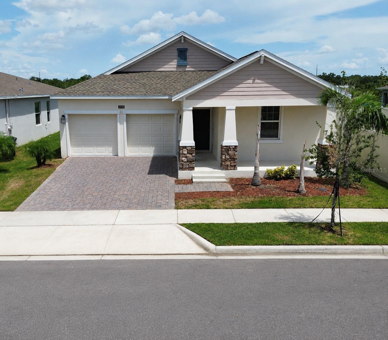 2410 RELAXING LN