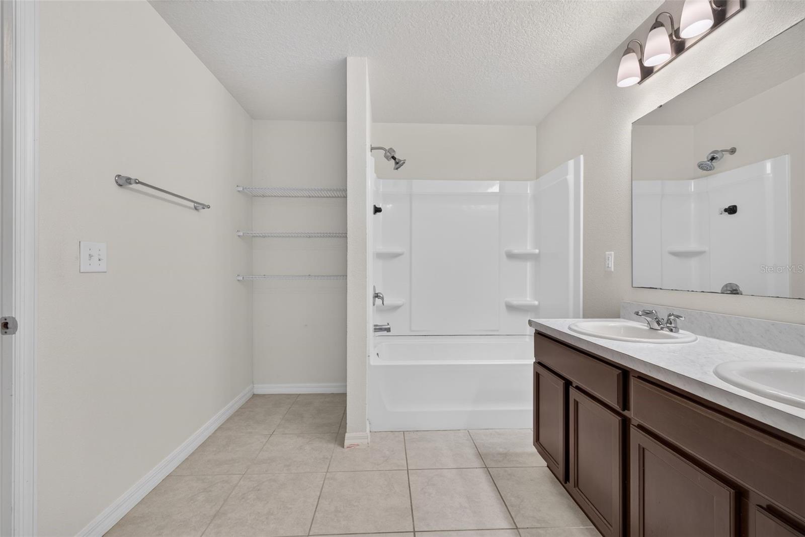 1097 Augustus Dr Property Photo 17