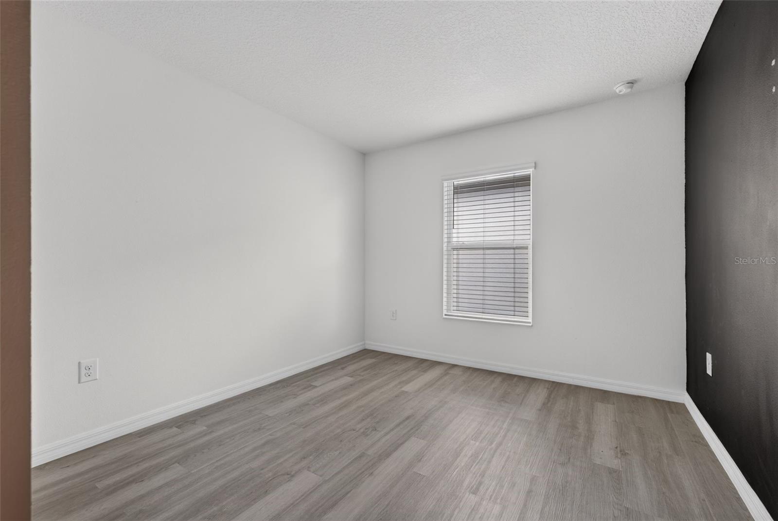 1097 Augustus Dr Property Photo 27