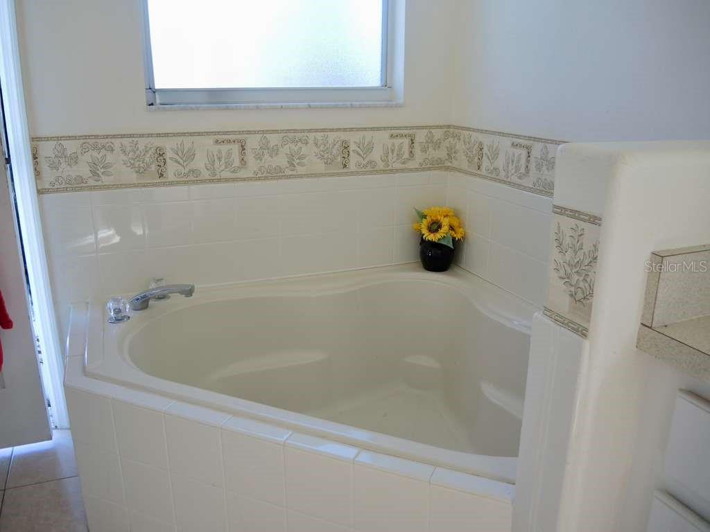16732 Glenbrook Blvd Property Photo 16