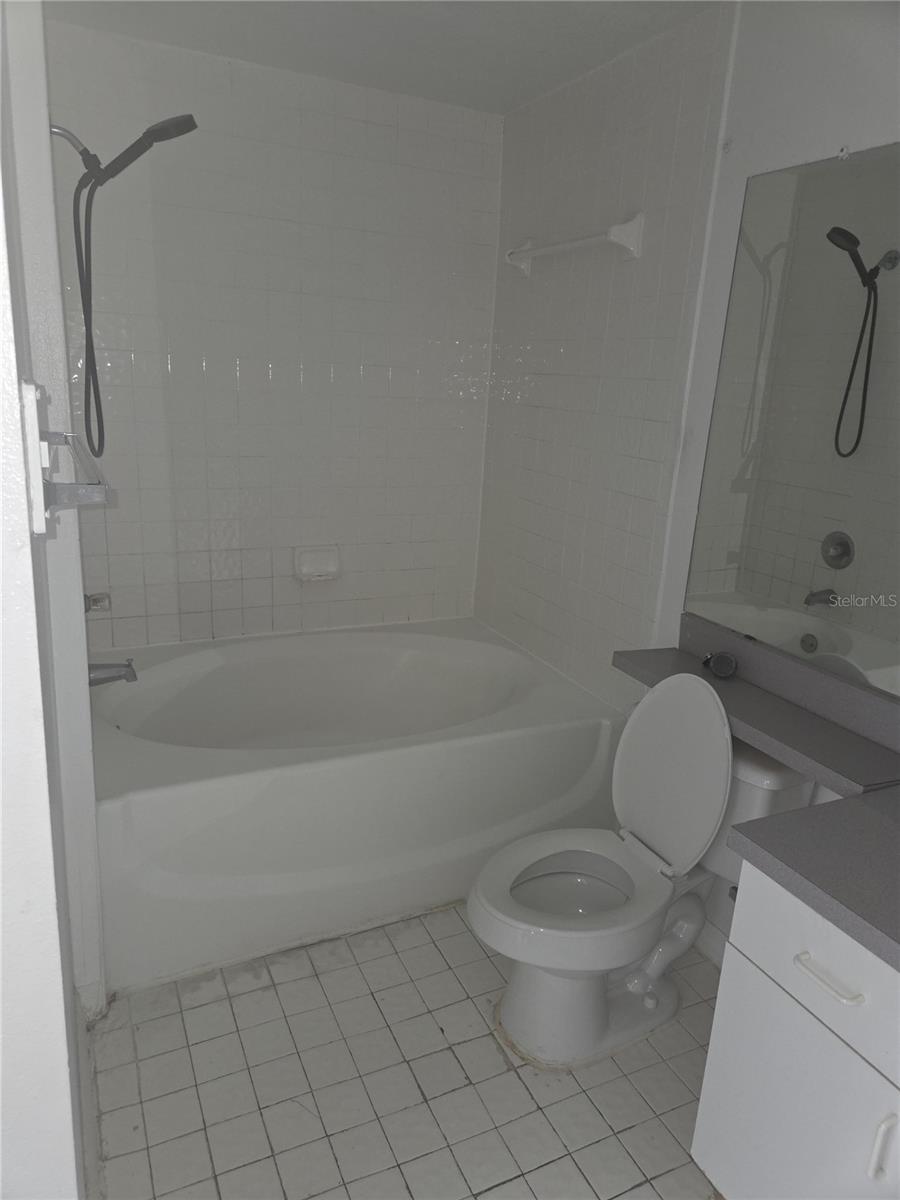 5566 Metrowest Blvd #2-205 Property Photo 8