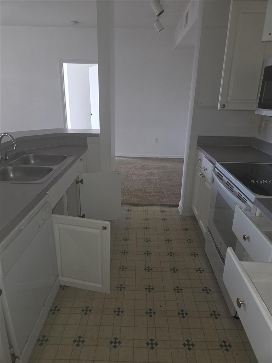 5566 Metrowest Blvd #2-205 Property Photo 12