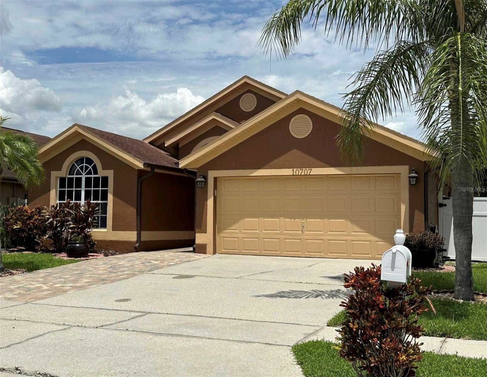 10707 FLYCAST CIR Property Photo 1