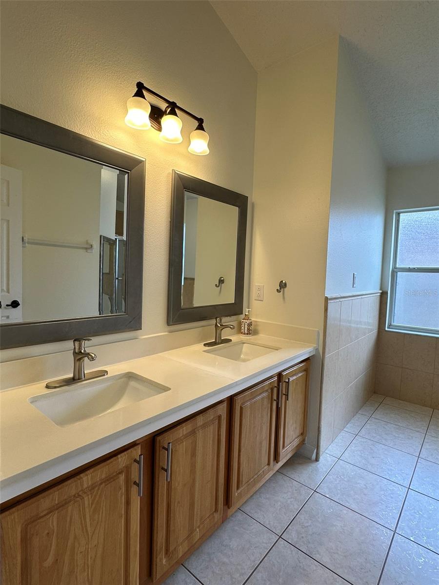 10707 Flycast Cir Property Photo 25
