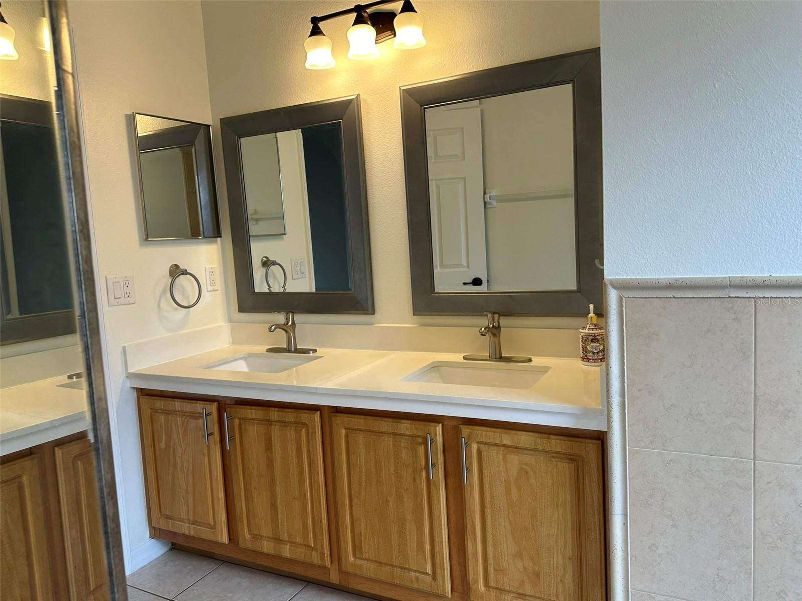 10707 Flycast Cir Property Photo 28