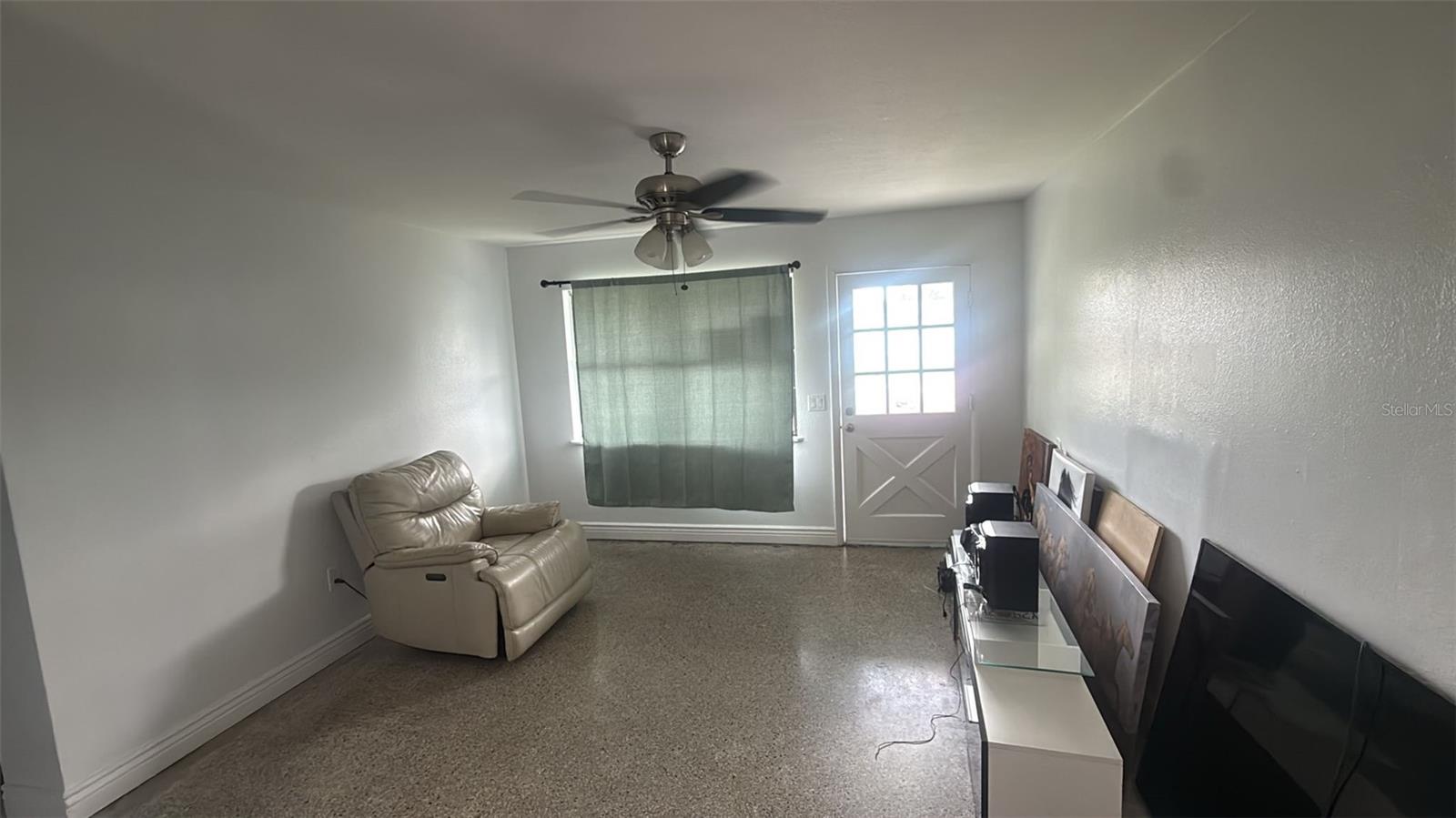 2545 Stratford Drive Property Photo 3