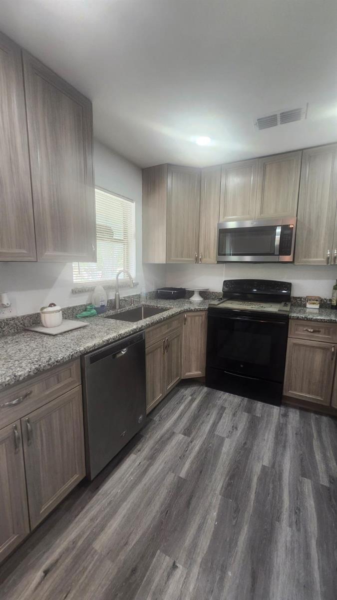 2545 Stratford Drive Property Photo 4
