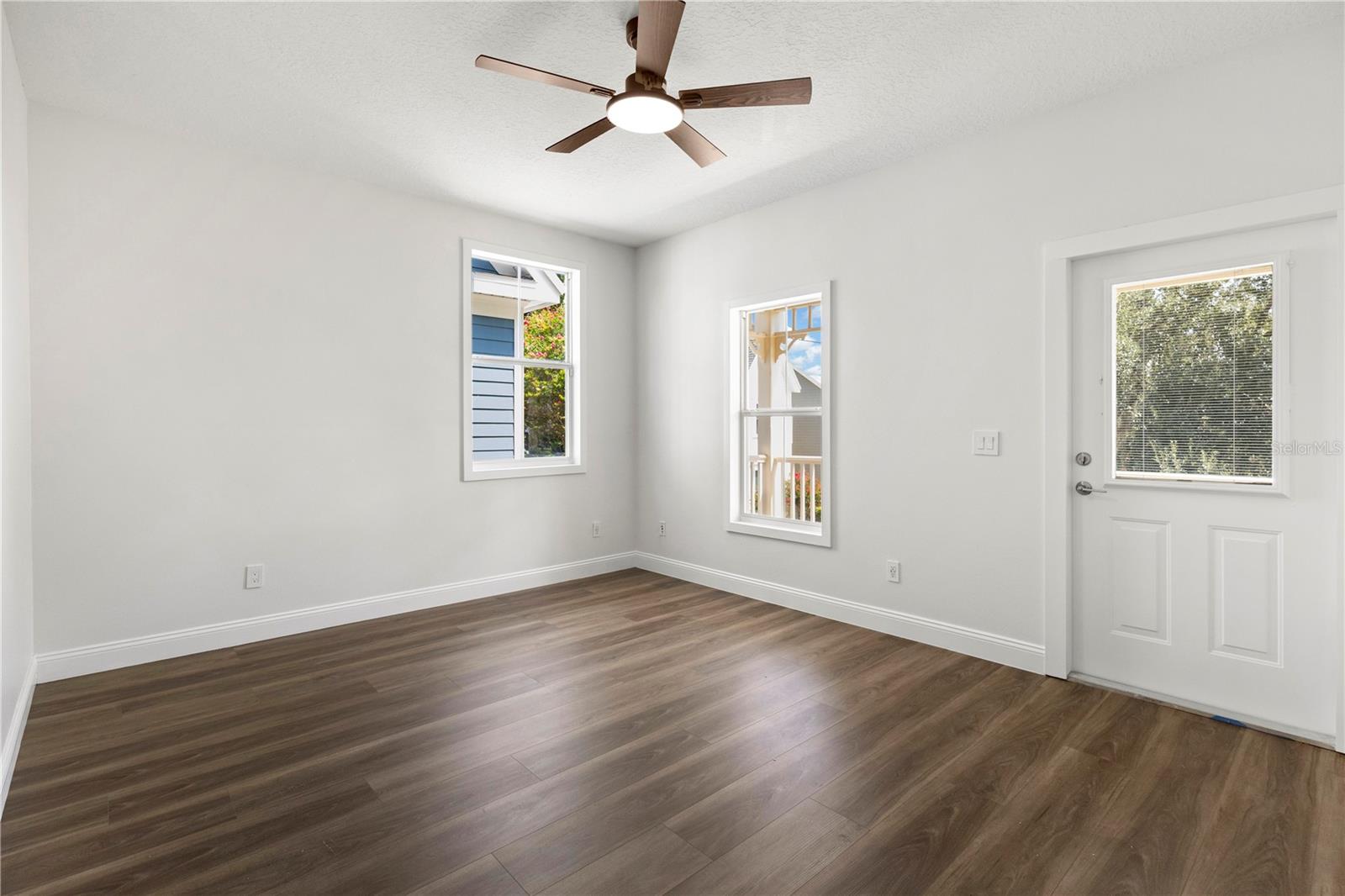 1010 Periwinkle Ct Property Photo 32