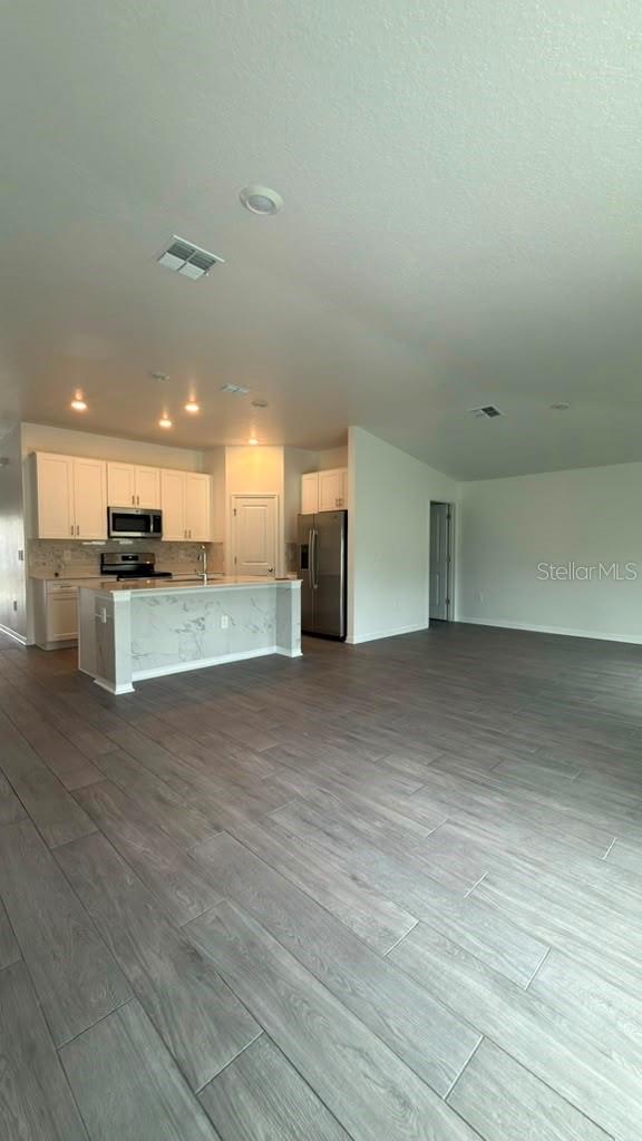 707 Grove St Property Photo 2