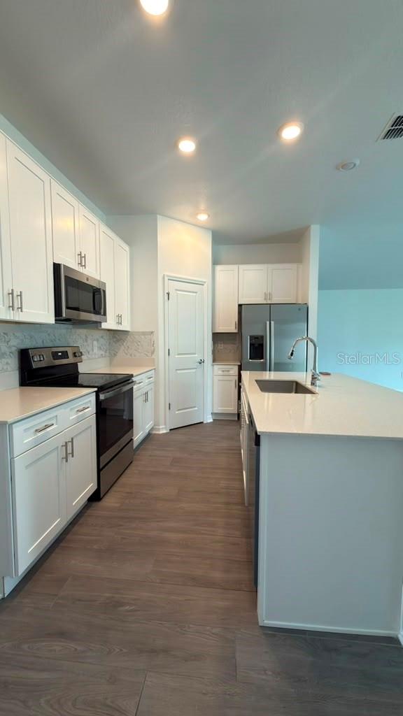 707 Grove St Property Photo 3
